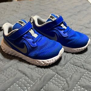Toddler Nike Revolution sneakers
